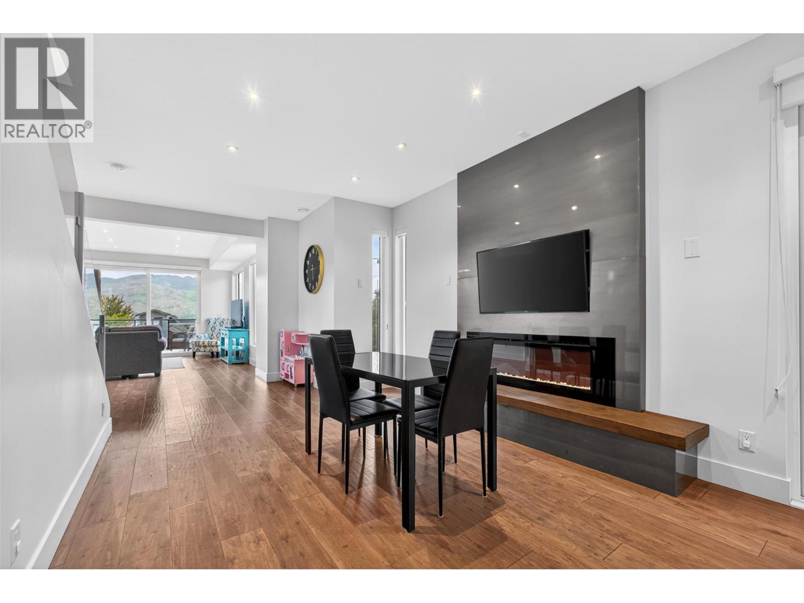 3859 Carrall Road - 18