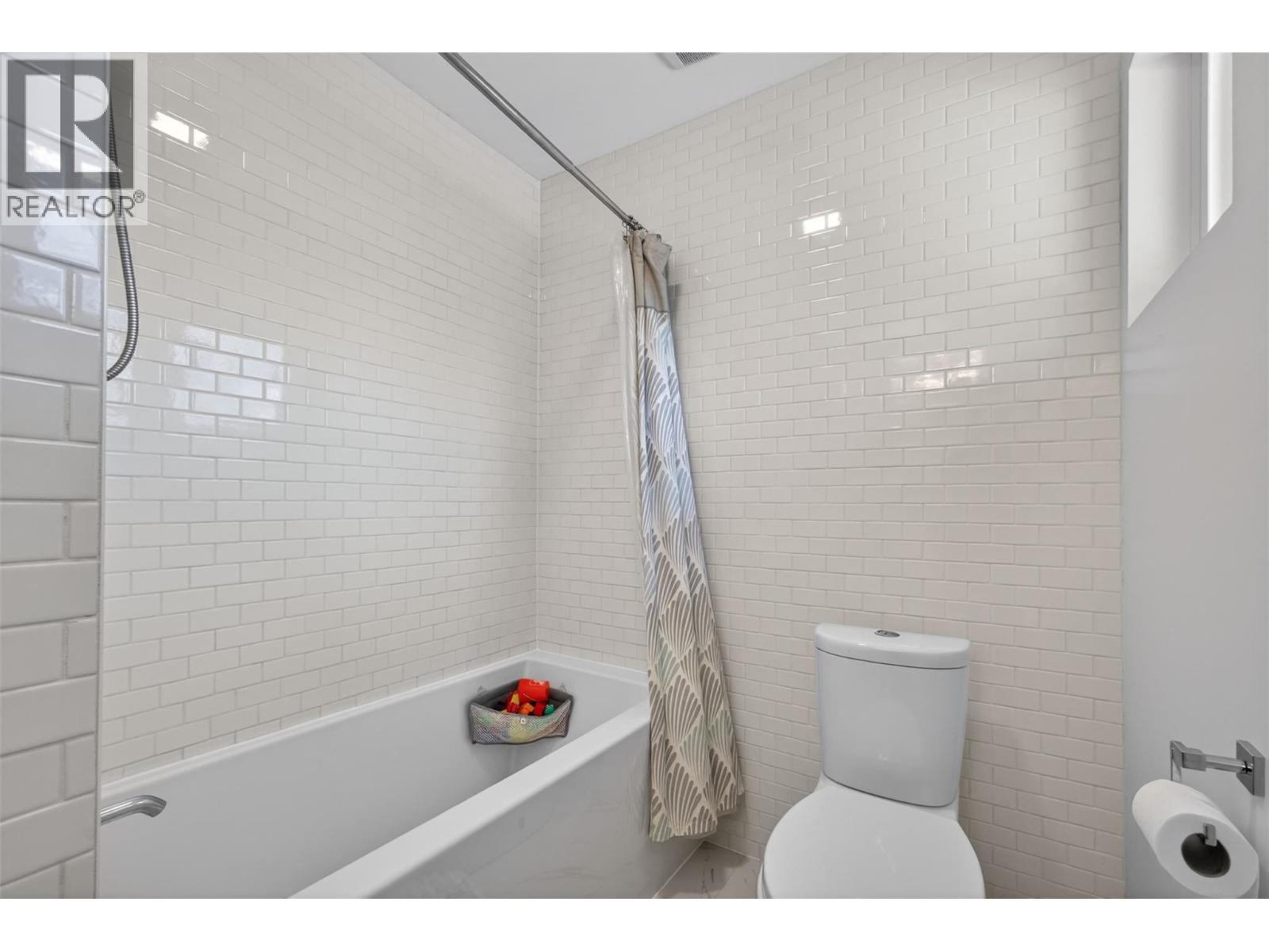 3859 Carrall Road - 41