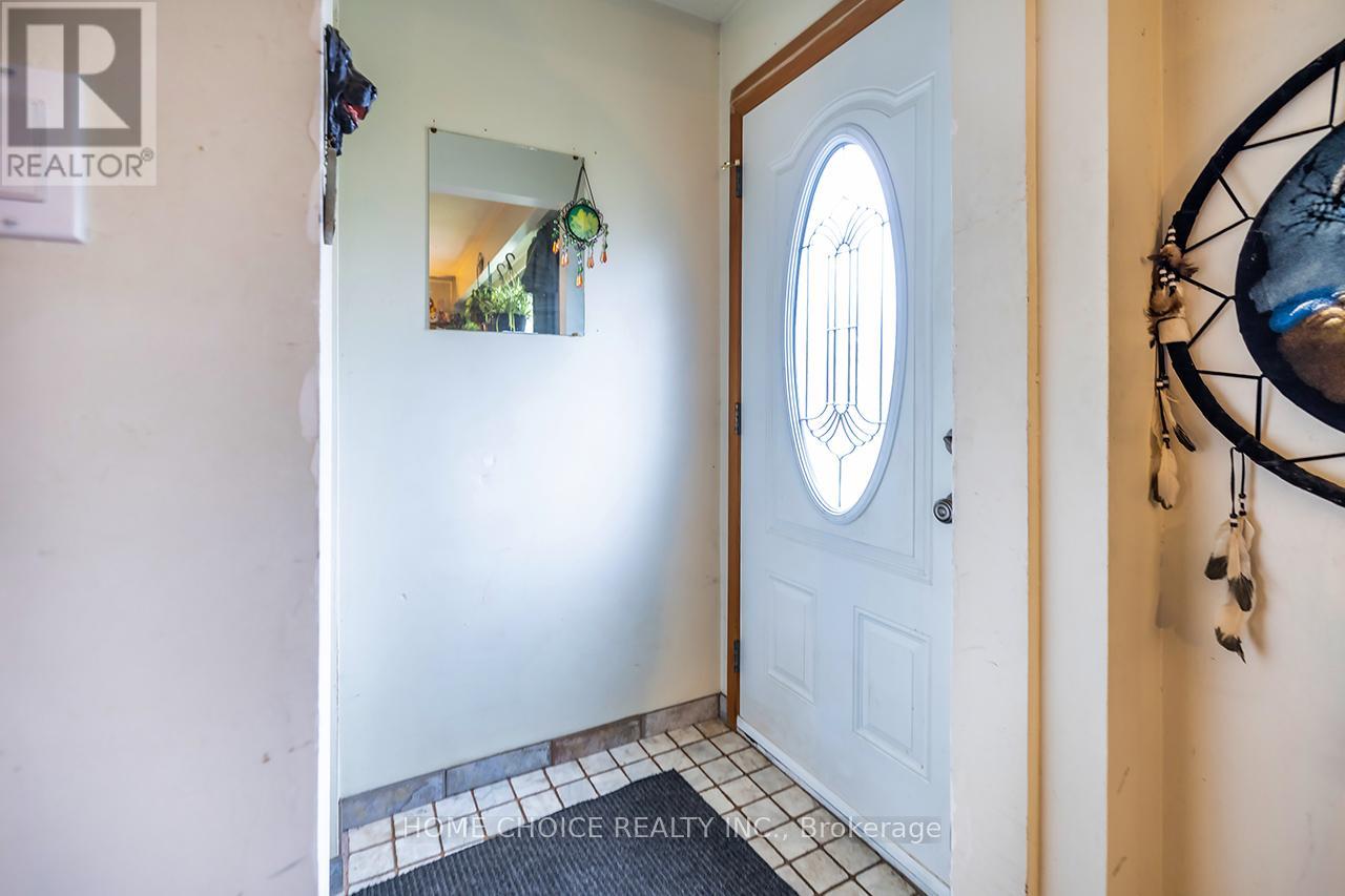 225 BARKLEY CRESCENT - 3