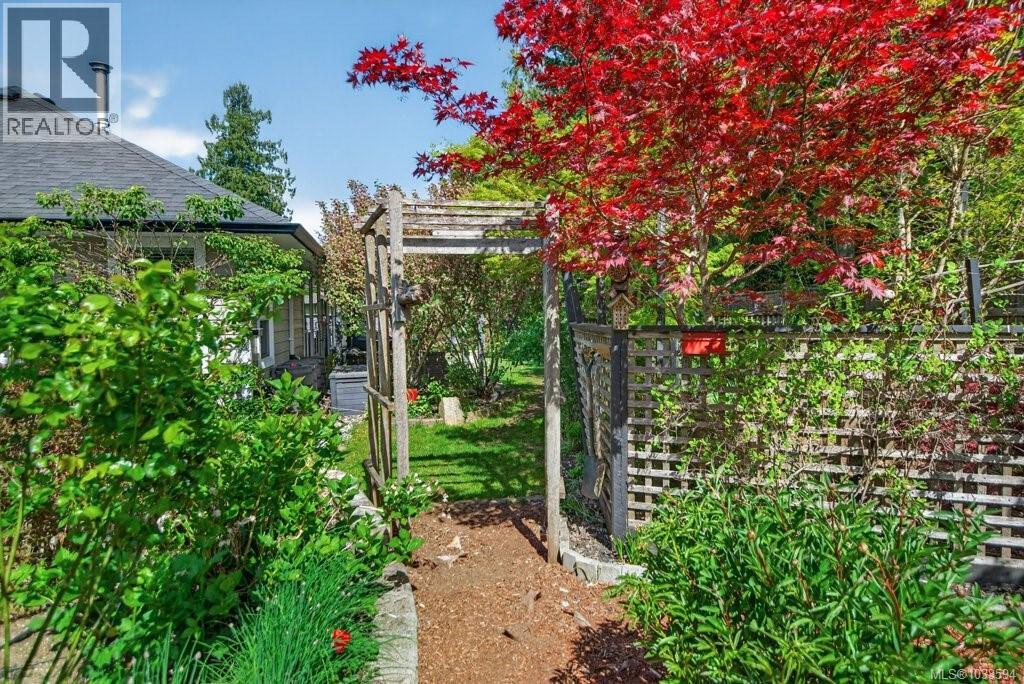 2791 Fife Pl — photo 32