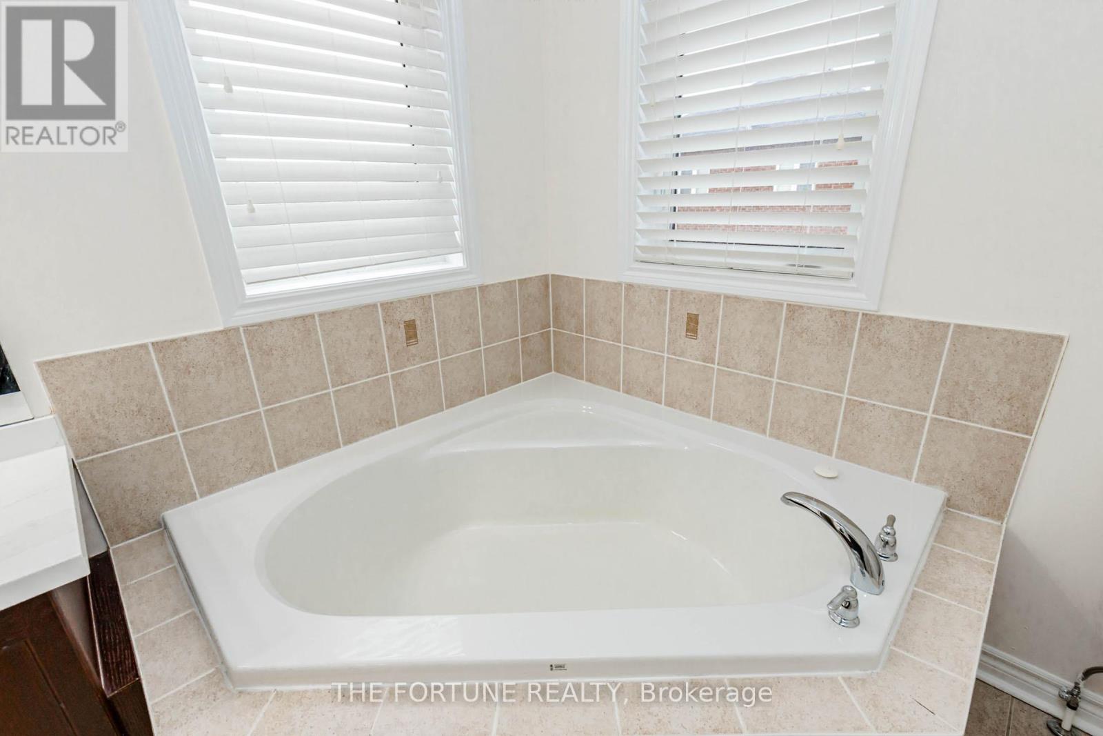 16 HAVILAND CIRCLE - 34