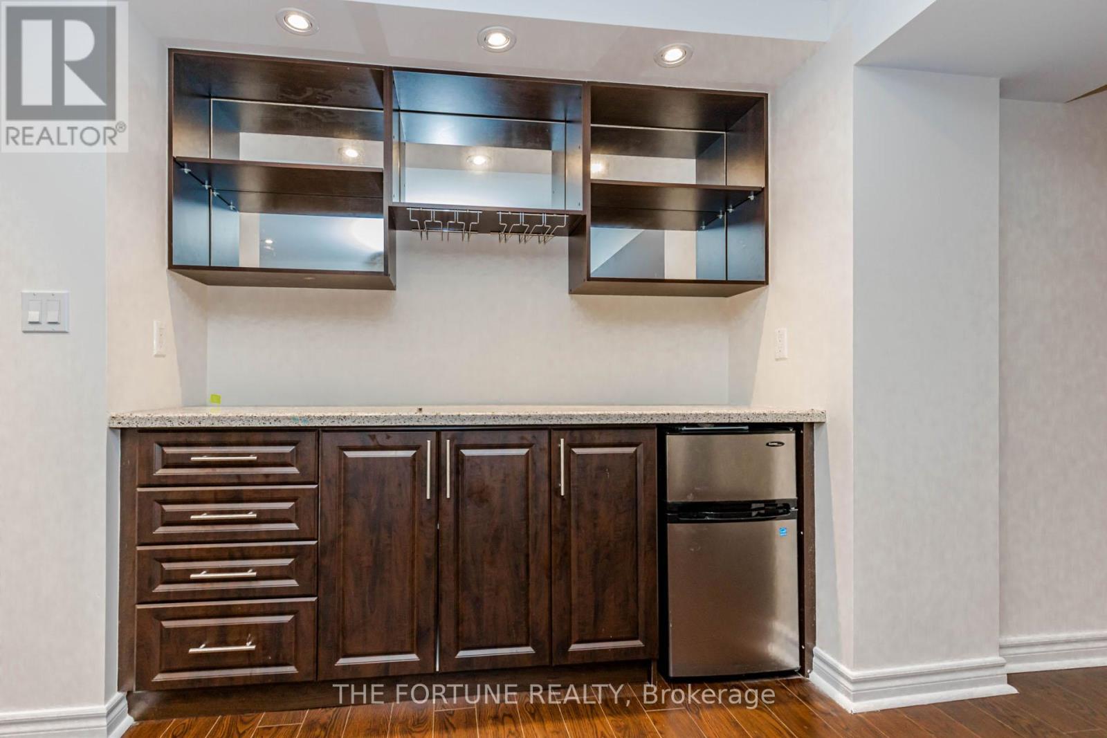 16 HAVILAND CIRCLE - 43