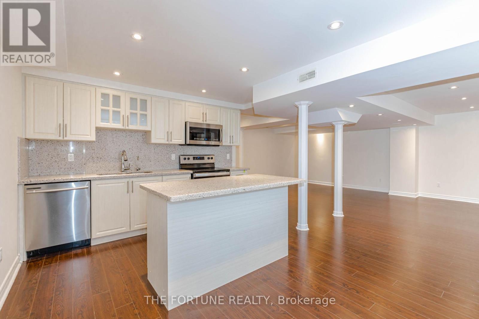 16 HAVILAND CIRCLE - 44