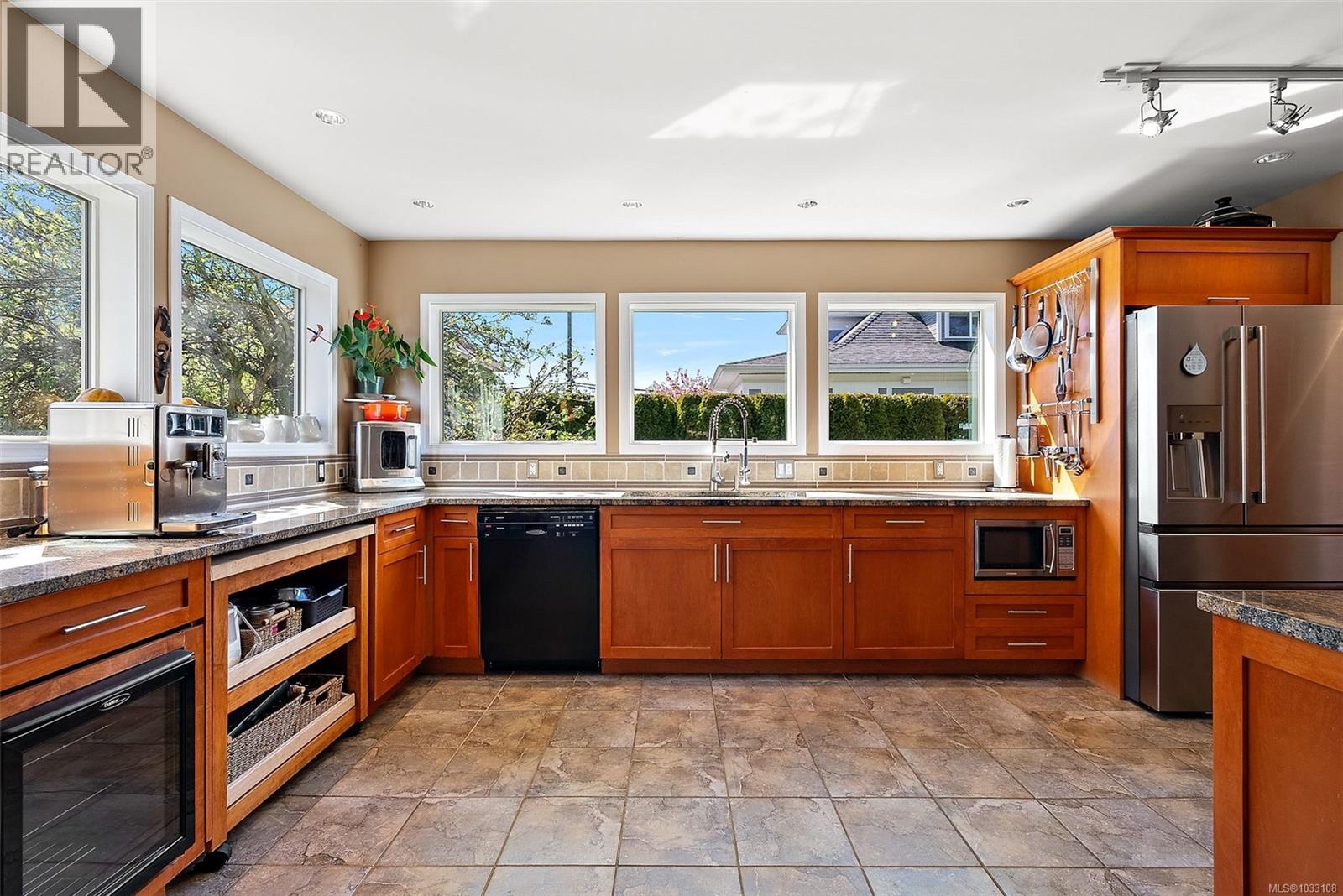 248 Richmond Ave, Victoria