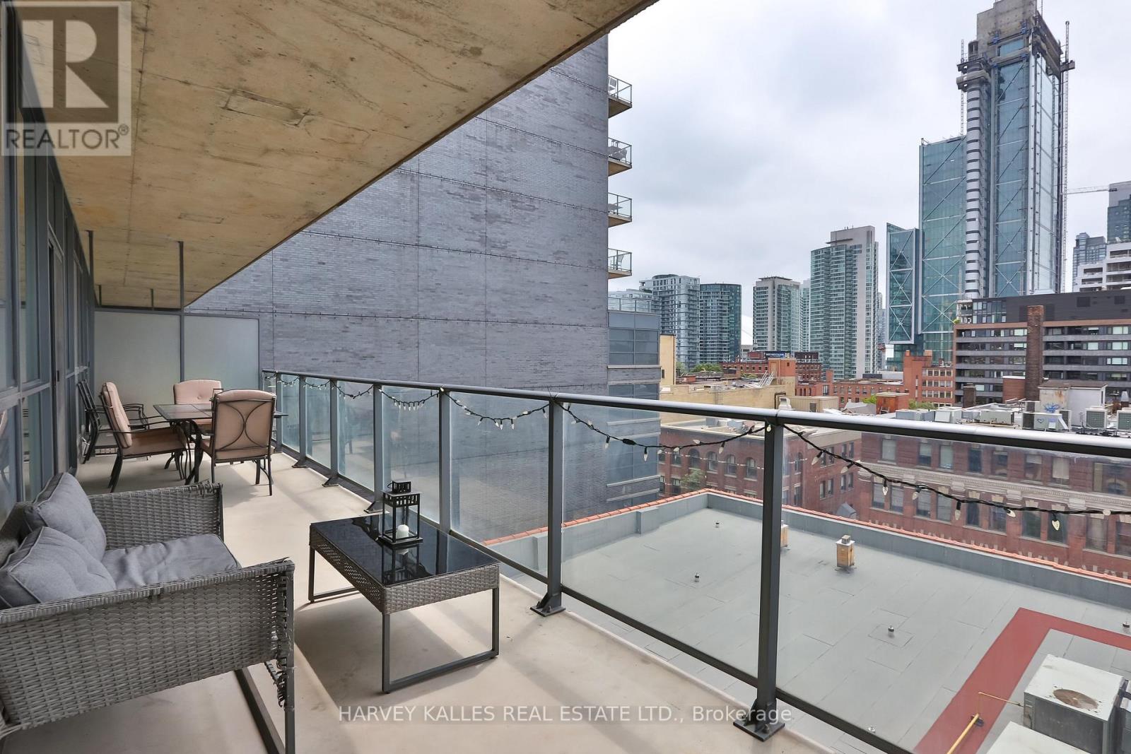 Oversized balcony