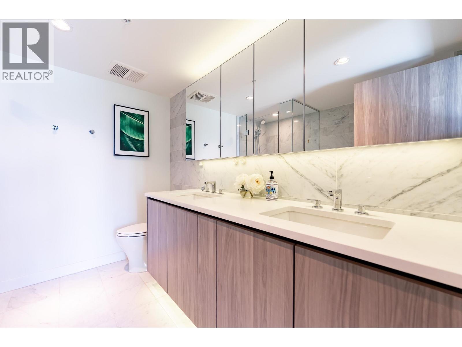 #601-8800 HAZELBRIDGE Way, Richmond