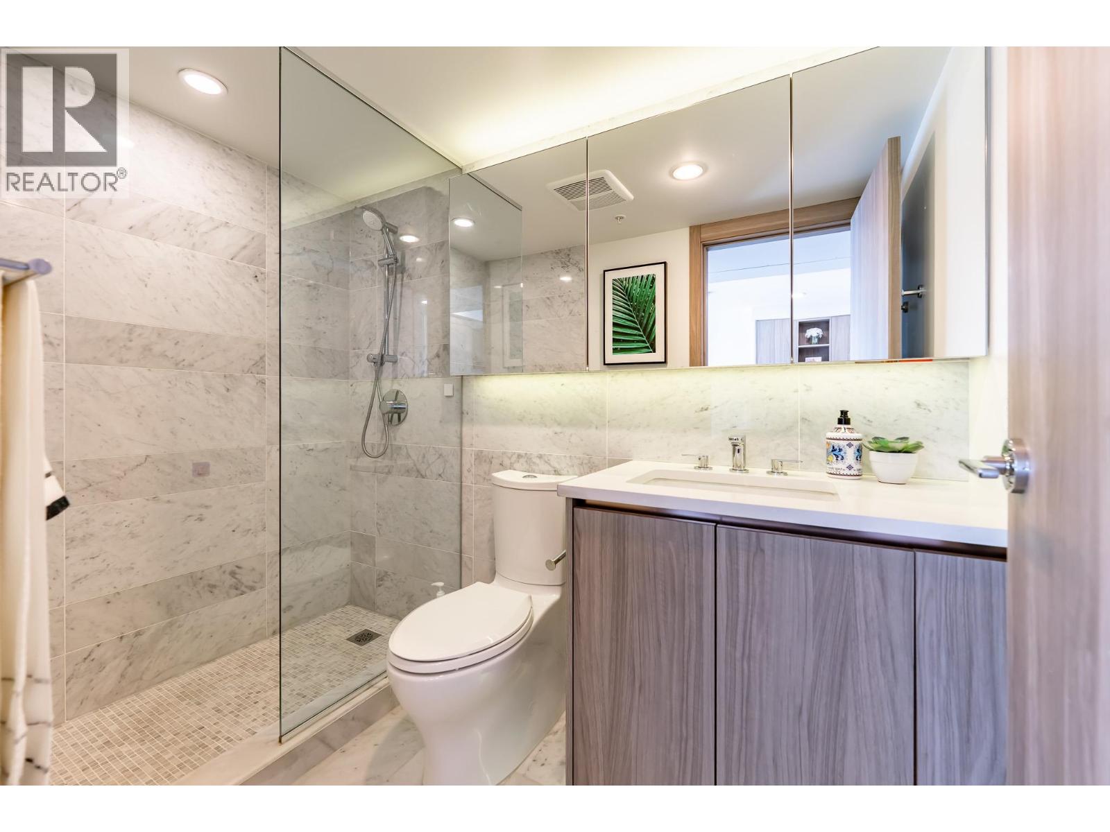 #601-8800 HAZELBRIDGE Way, Richmond