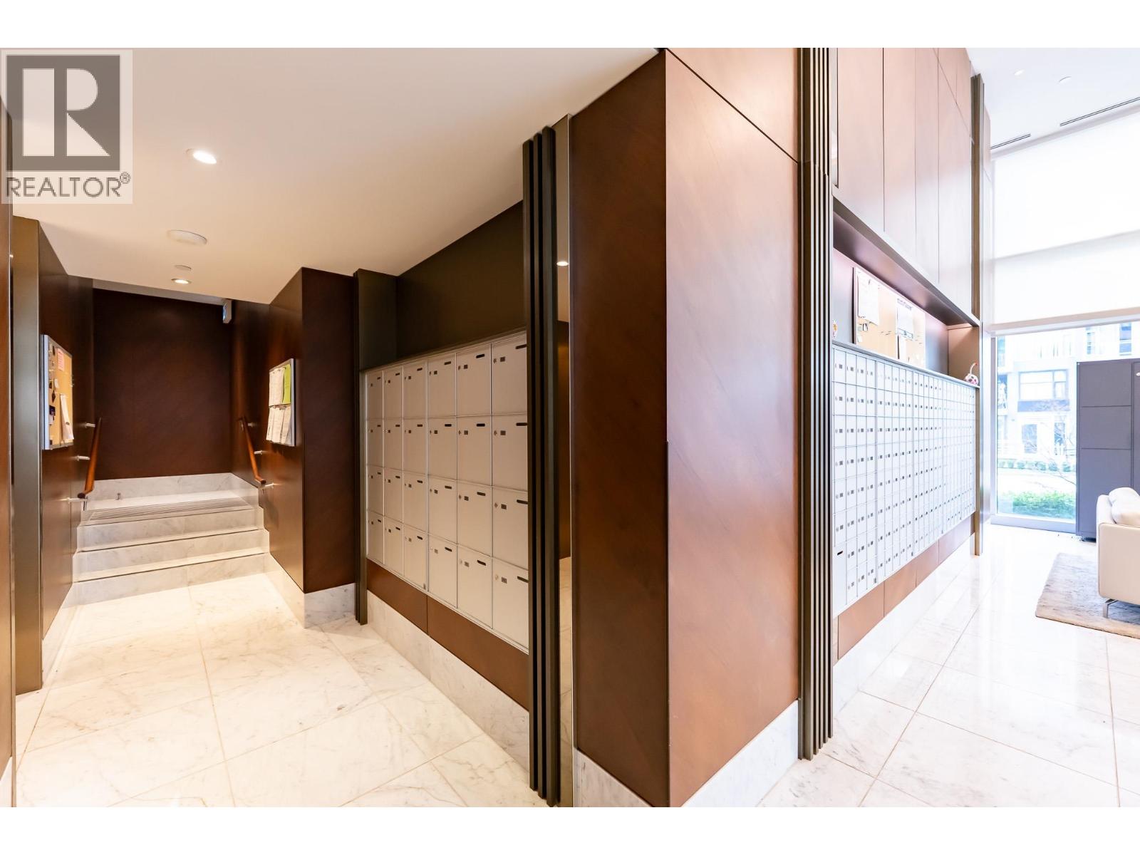 #601-8800 HAZELBRIDGE Way, Richmond