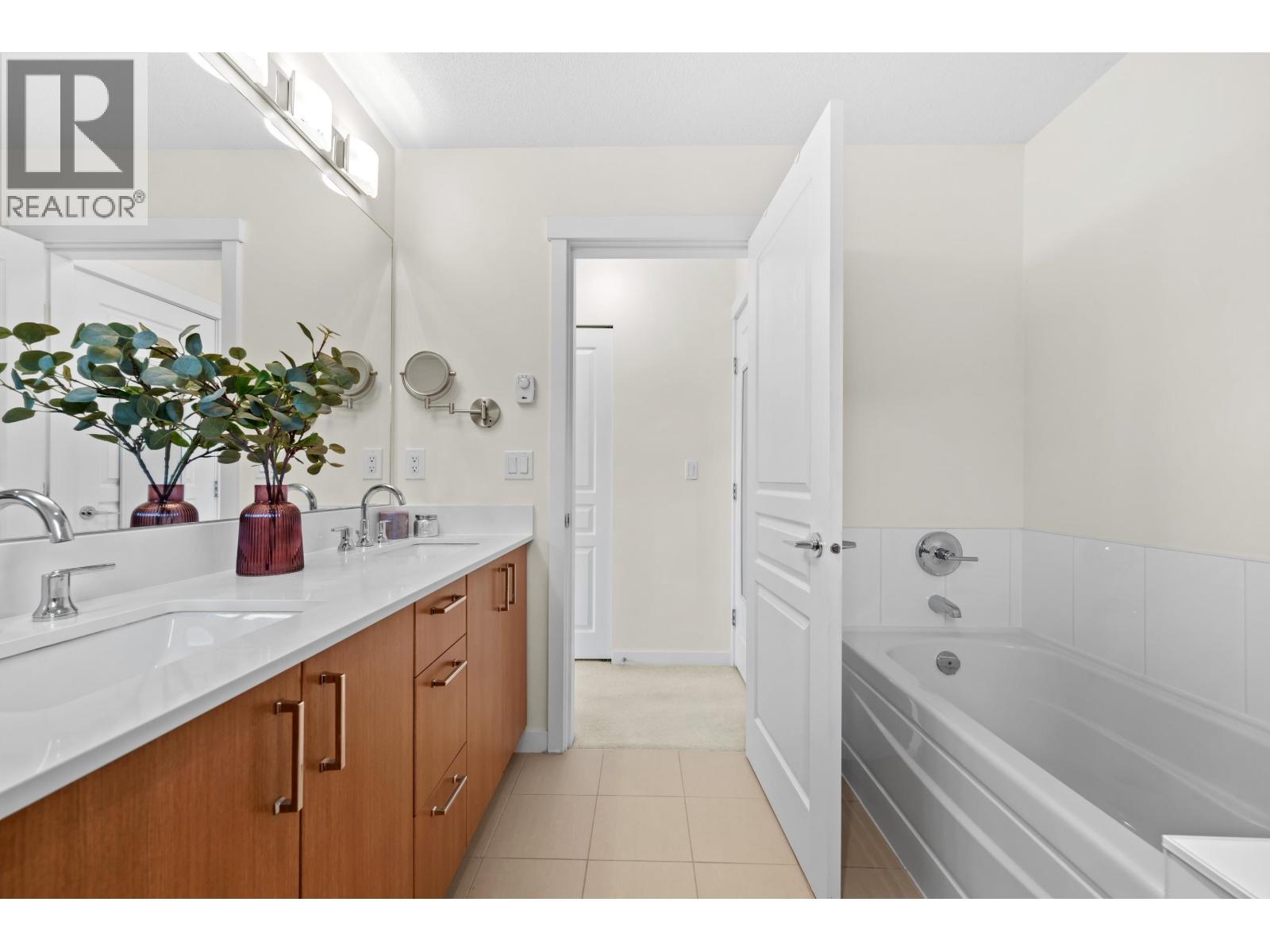 #14-9533 TOMICKI Avenue, Richmond