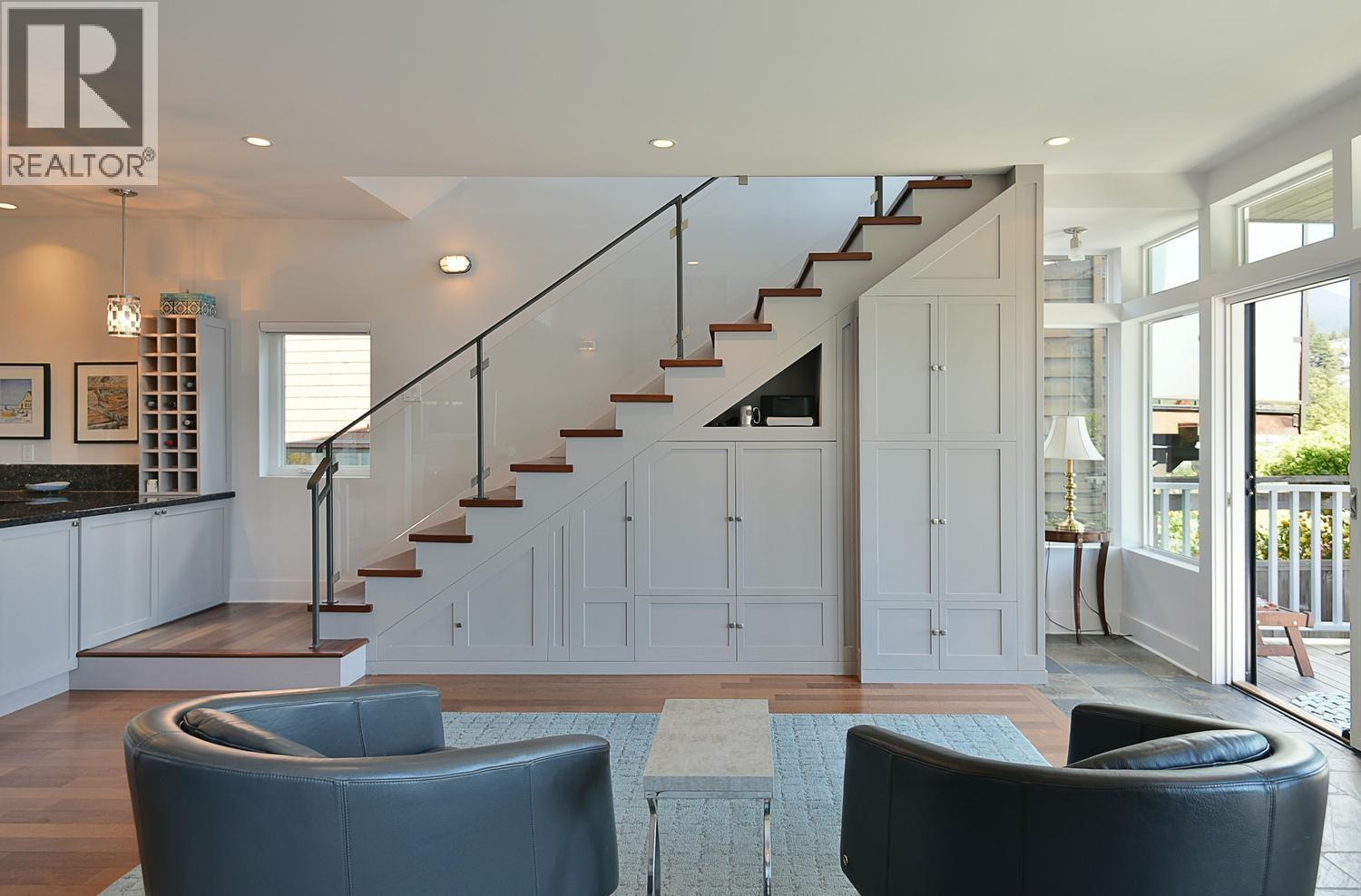 664 BAY ROAD, Gibsons