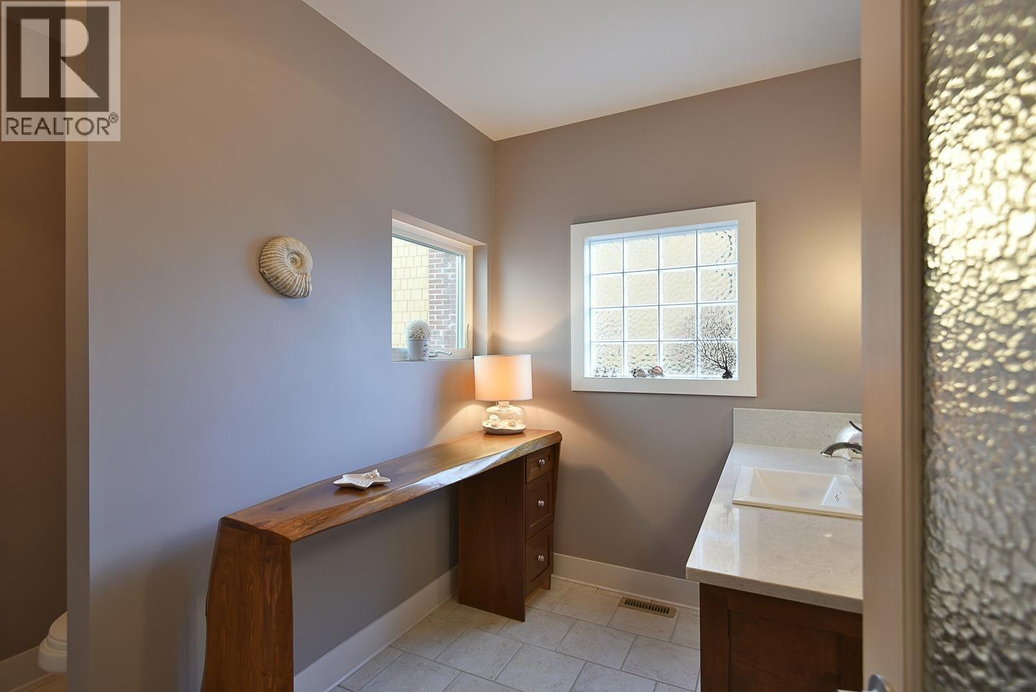 664 BAY ROAD, Gibsons