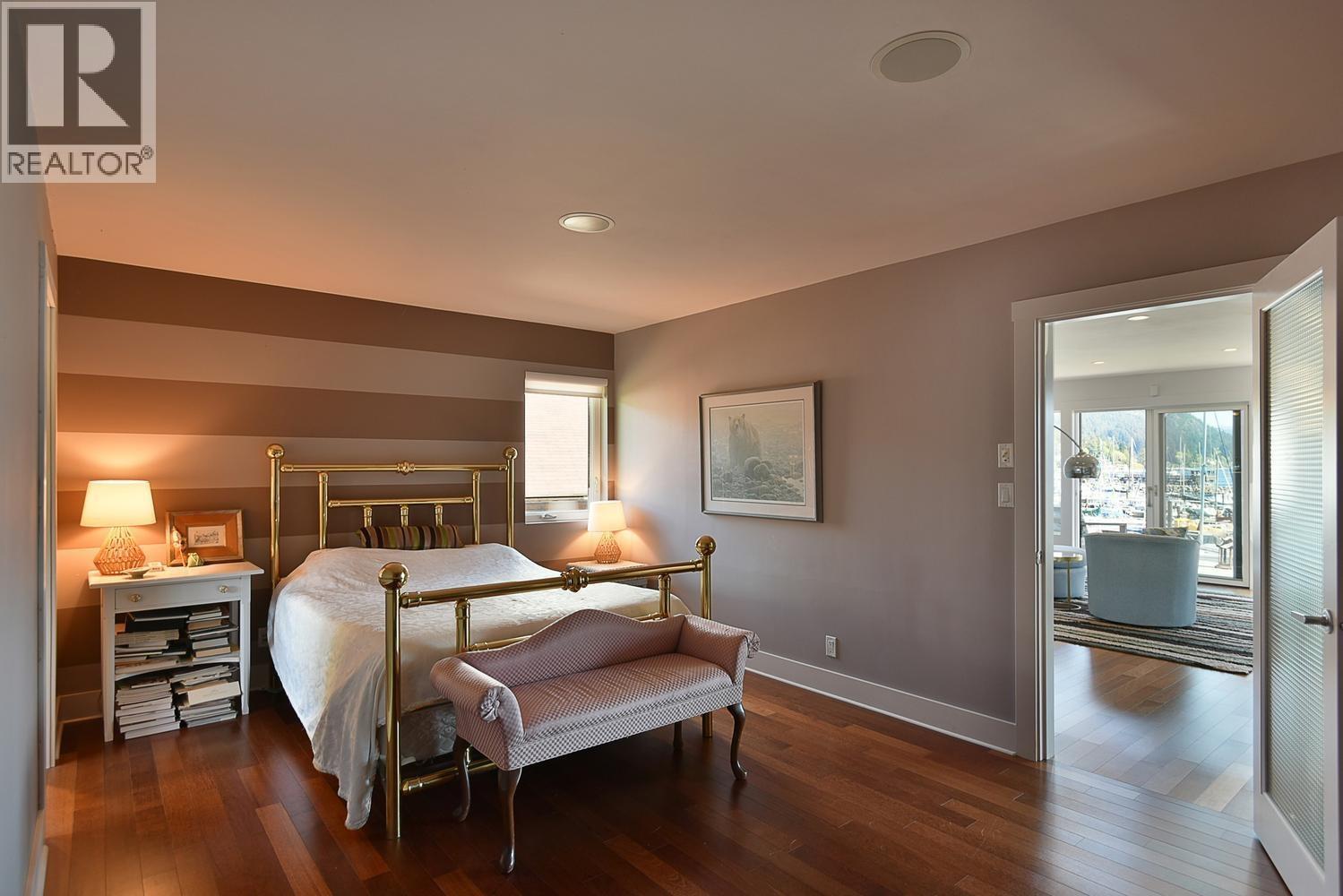 664 BAY ROAD, Gibsons