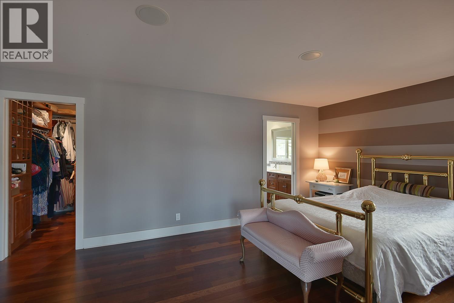 664 BAY ROAD, Gibsons