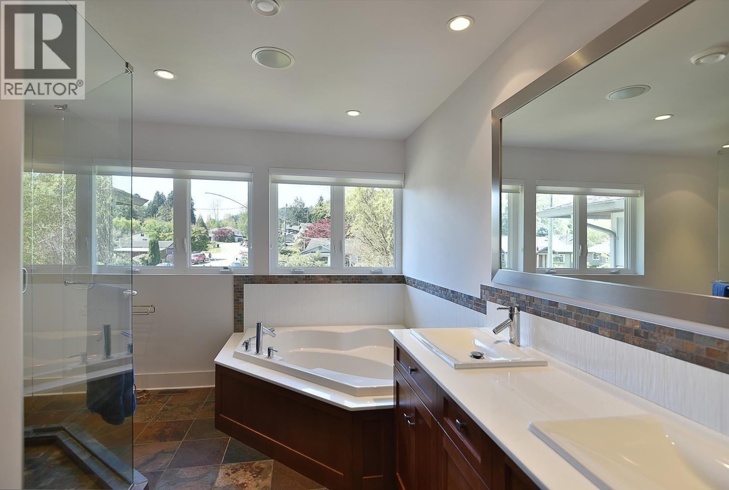 664 BAY ROAD, Gibsons