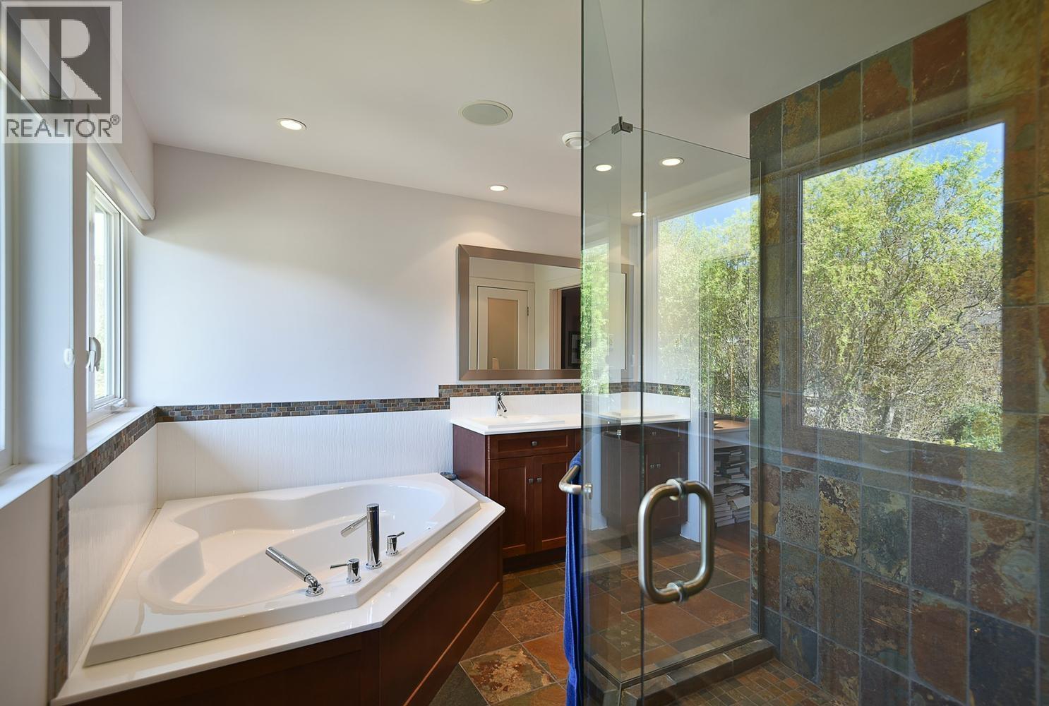 664 BAY ROAD, Gibsons