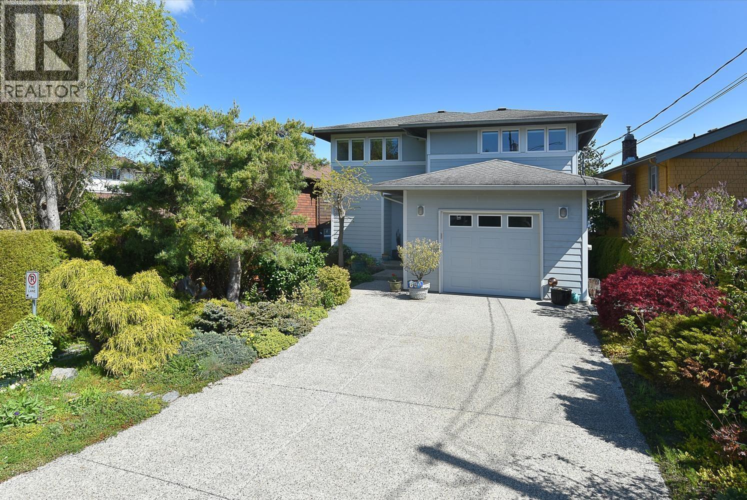 664 BAY ROAD, Gibsons