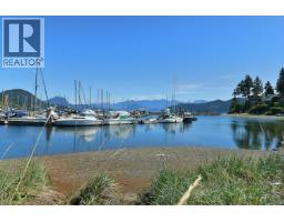 664 Bay Road, Gibsons, BC V0N1V8 Photo 12