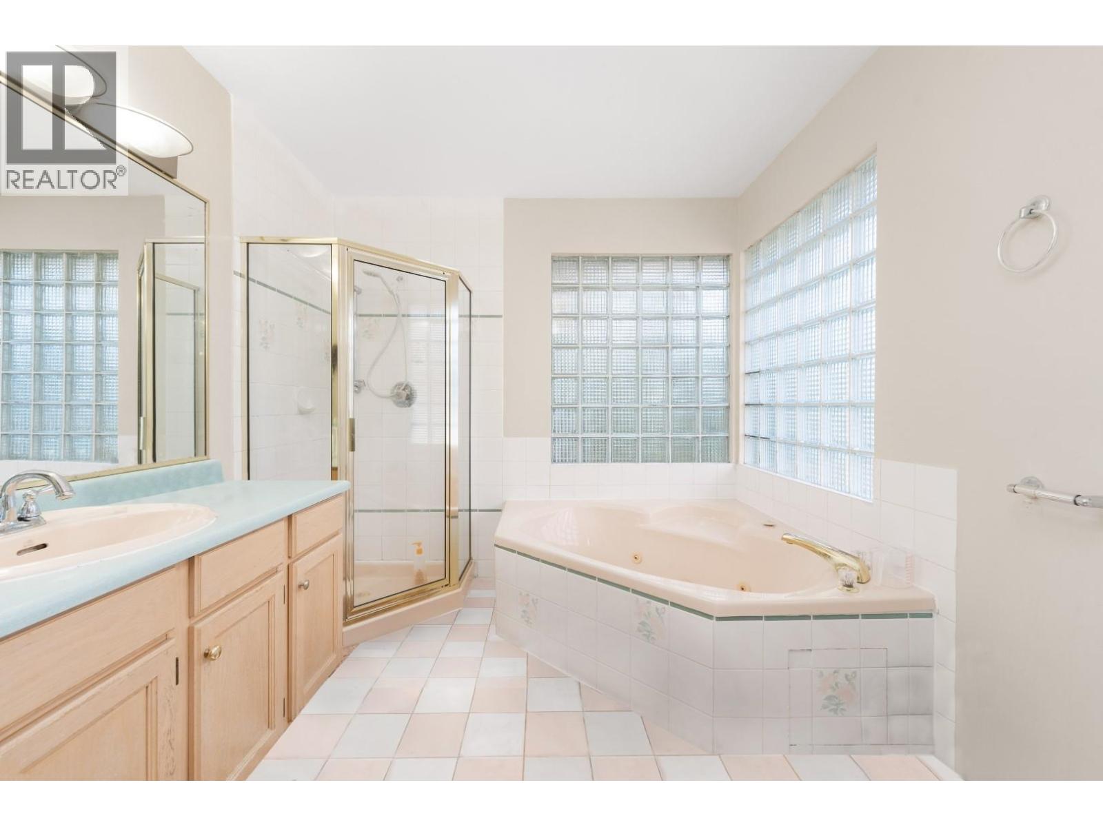 10180 RIVER Drive, Richmond