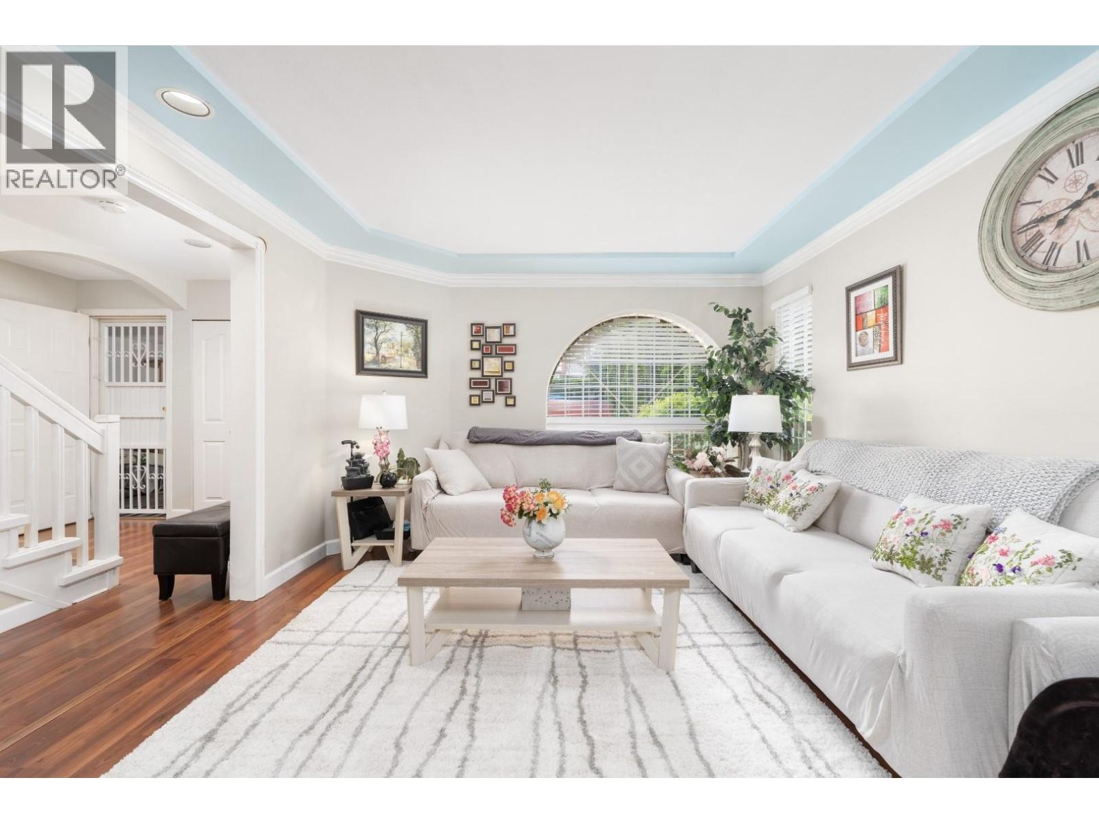 10180 RIVER Drive, Richmond