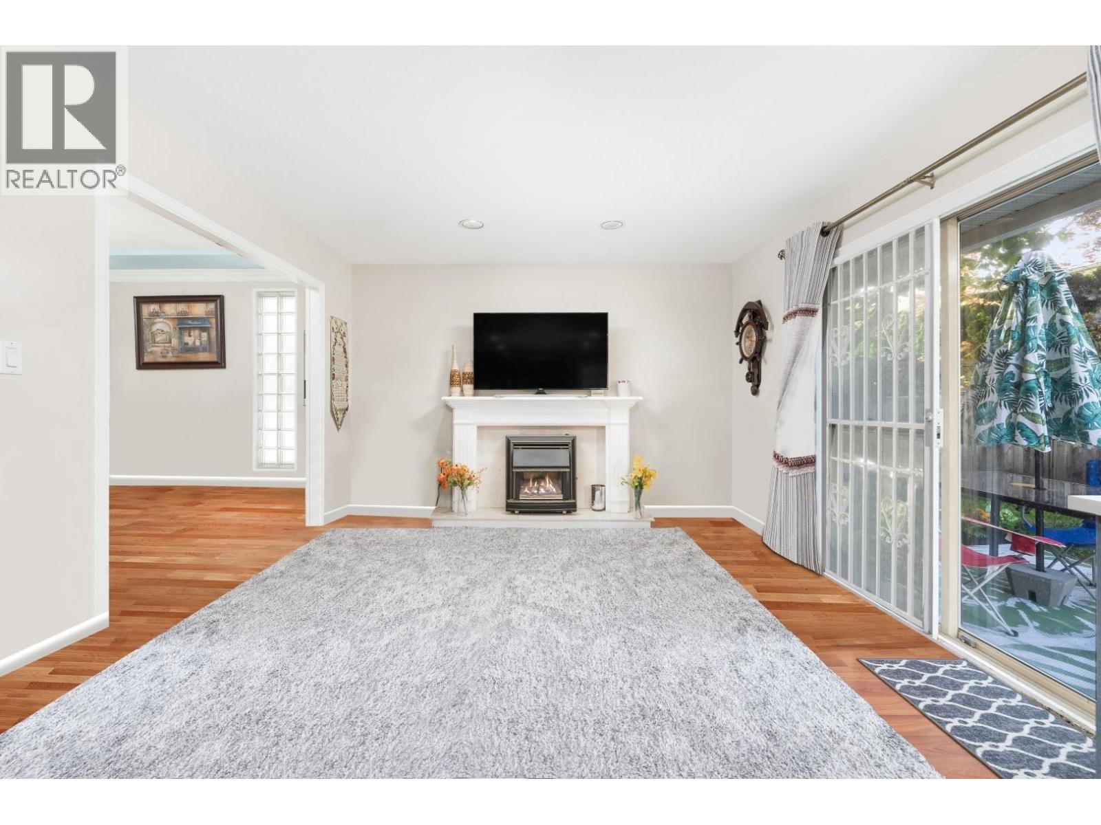 10180 RIVER Drive, Richmond