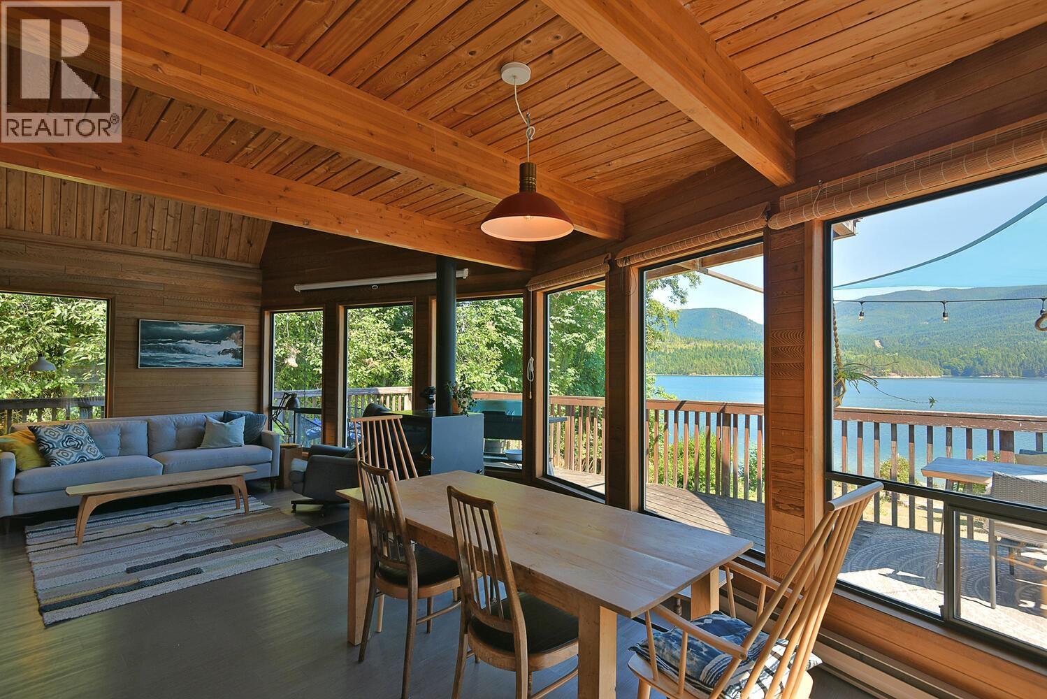 6318 N GALE AVENUE, Sechelt