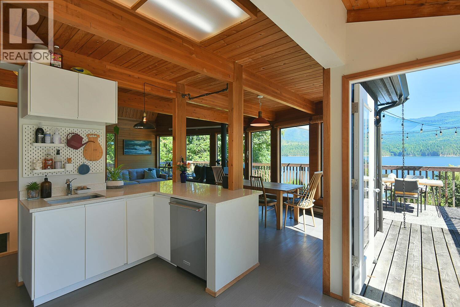 6318 N GALE AVENUE, Sechelt