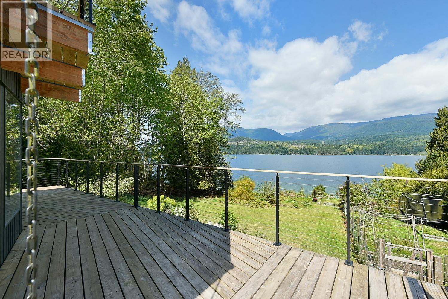 6318 N GALE AVENUE, Sechelt