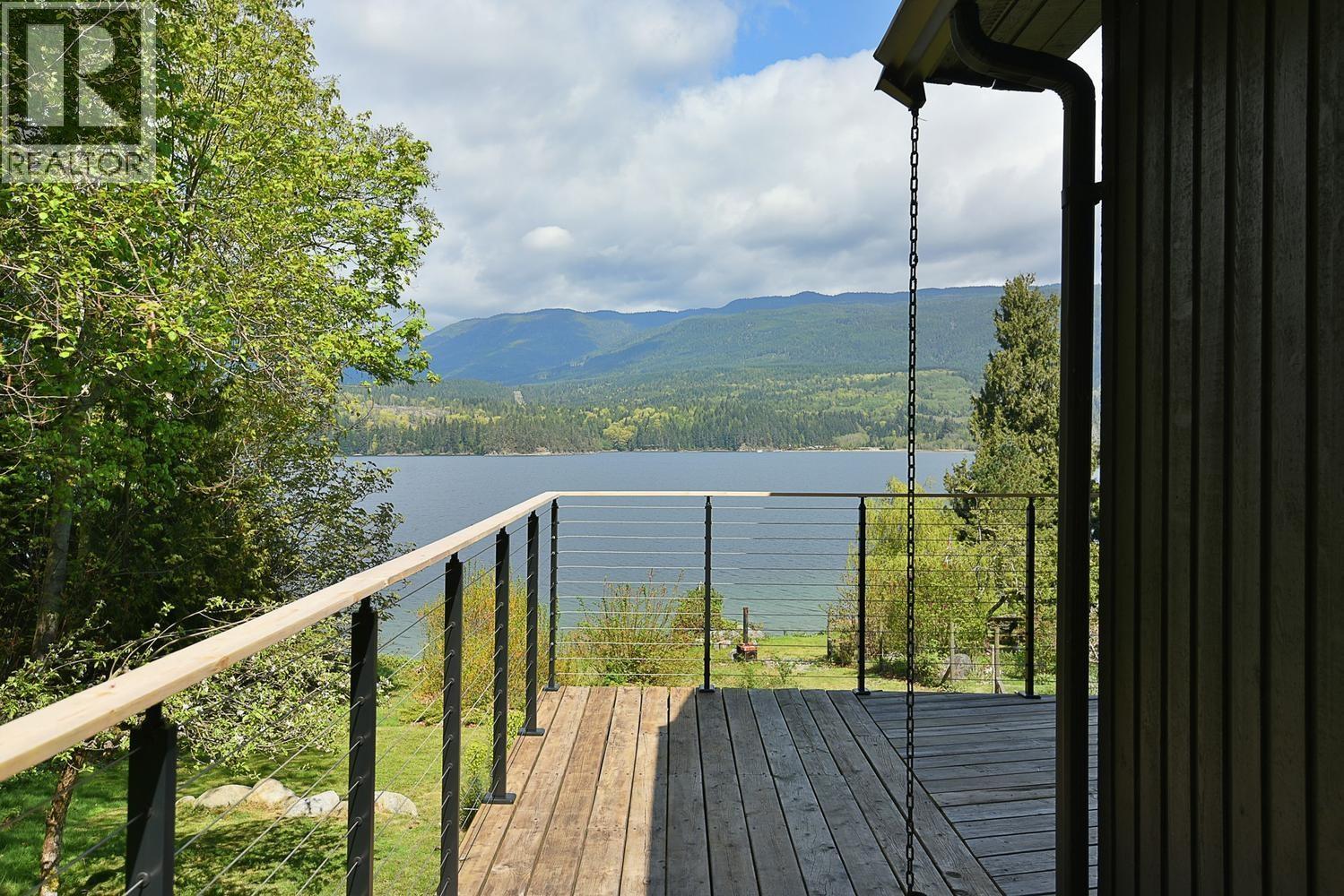 6318 N GALE AVENUE, Sechelt