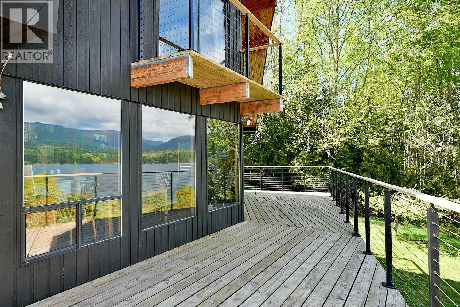 6318 N GALE AVENUE, Sechelt