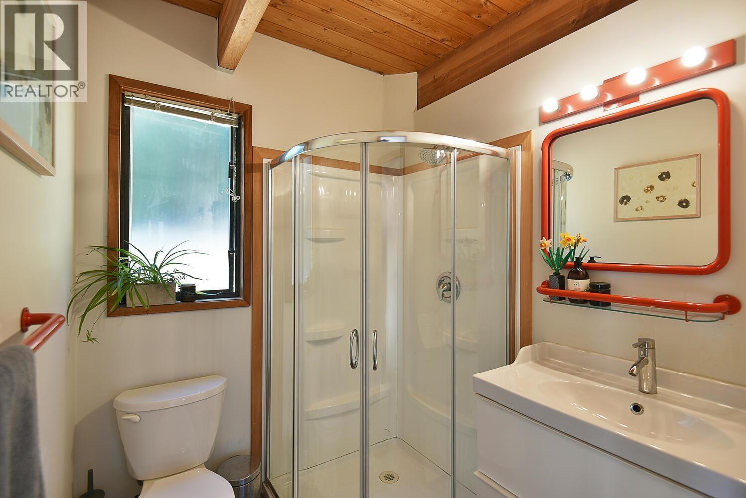 6318 N GALE AVENUE, Sechelt