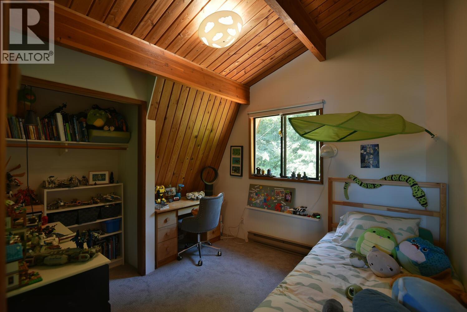 6318 N GALE AVENUE, Sechelt