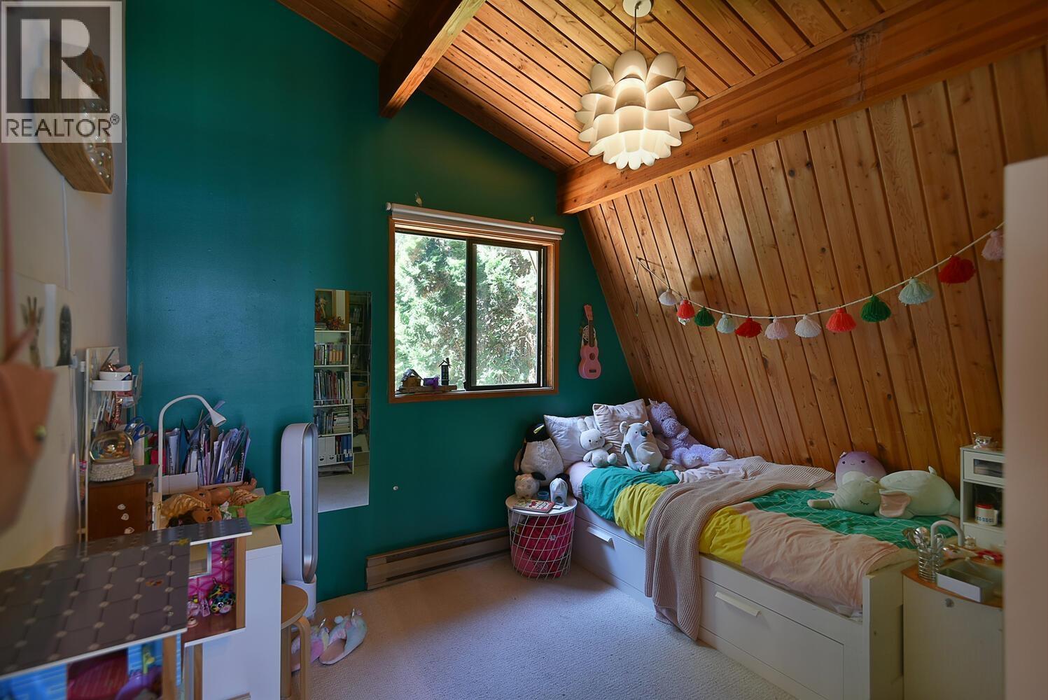 6318 N GALE AVENUE, Sechelt