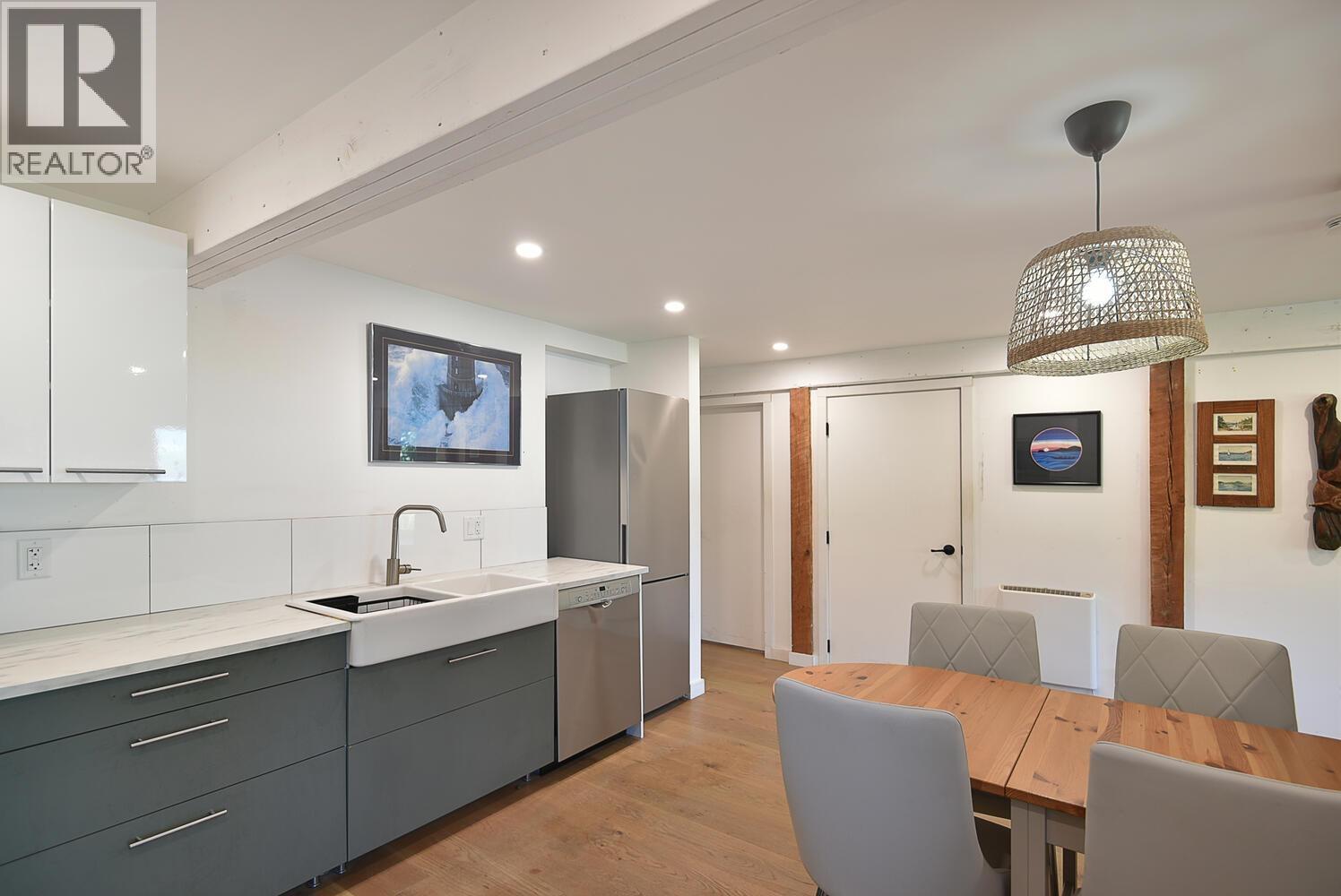 6318 N GALE AVENUE, Sechelt