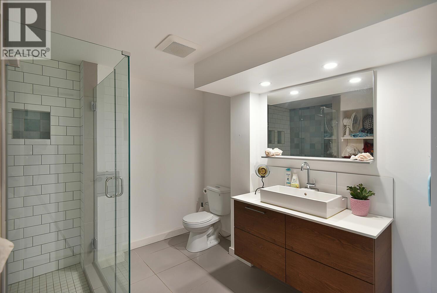 6318 N GALE AVENUE, Sechelt