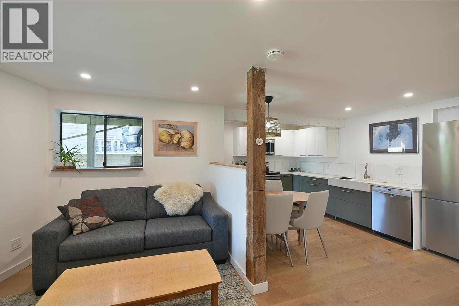 6318 N GALE AVENUE, Sechelt