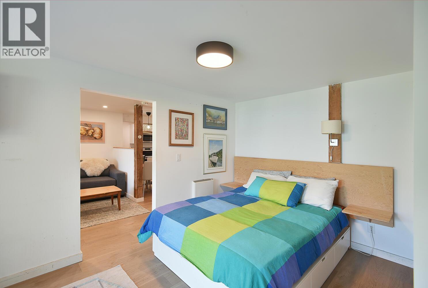 6318 N GALE AVENUE, Sechelt