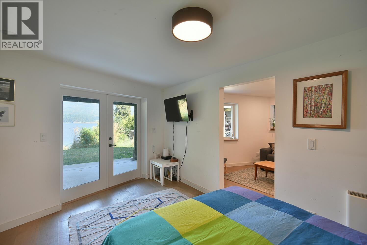 6318 N GALE AVENUE, Sechelt