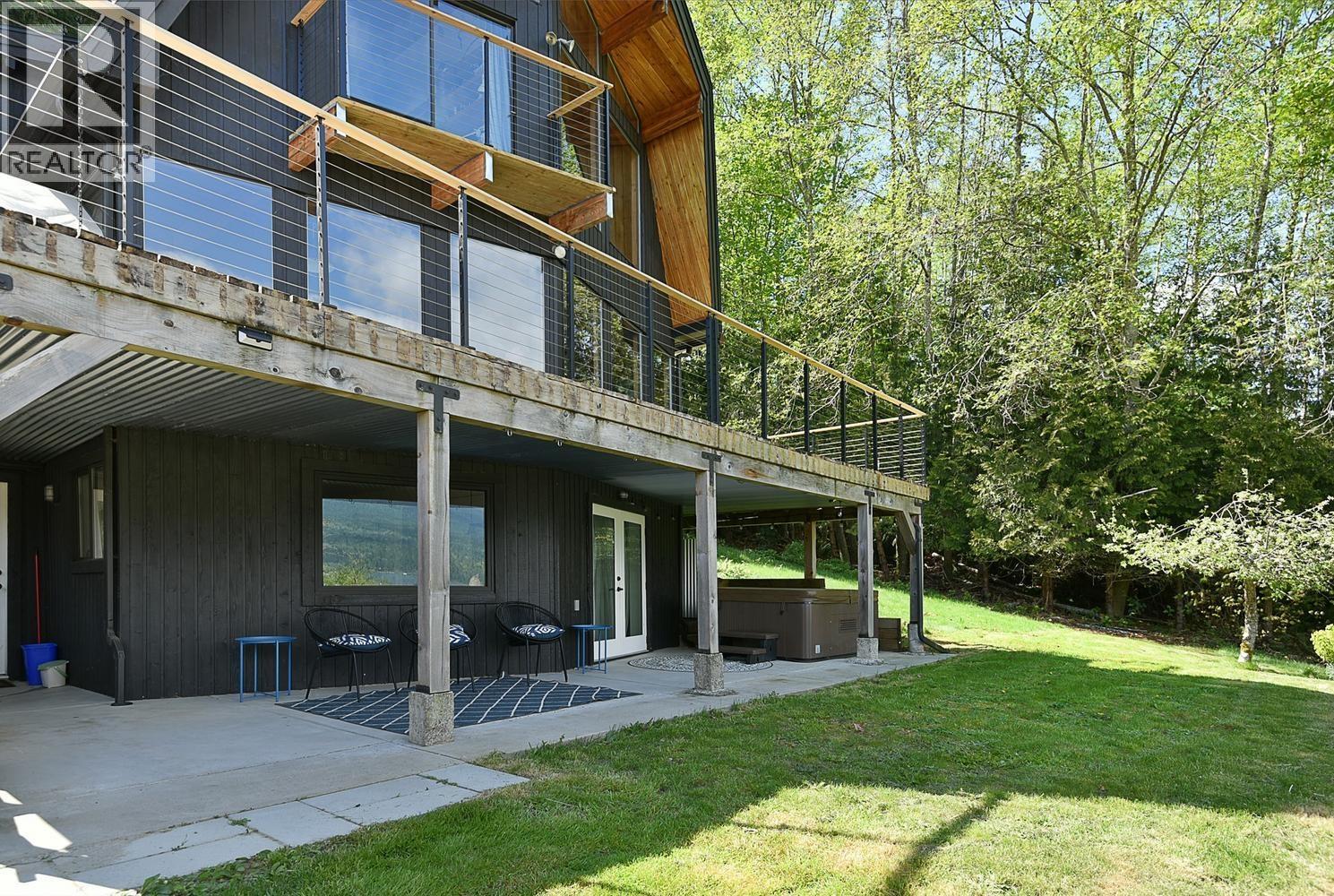 6318 N GALE AVENUE, Sechelt