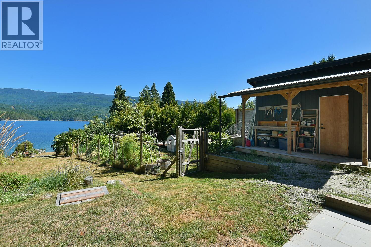 6318 N GALE AVENUE, Sechelt