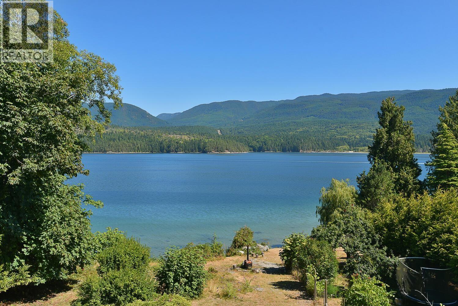 6318 N GALE AVENUE, Sechelt