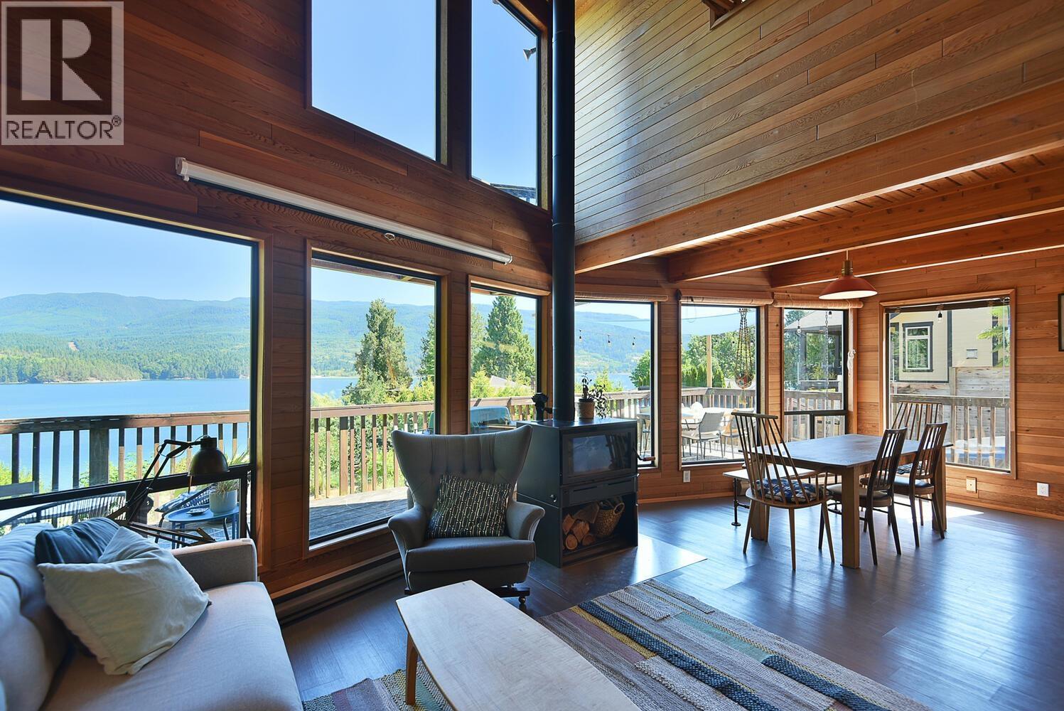 6318 N GALE AVENUE, Sechelt