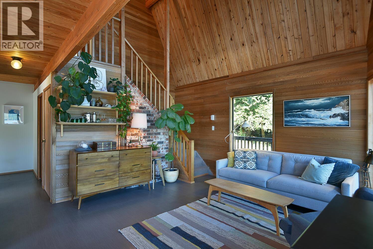 6318 N GALE AVENUE, Sechelt