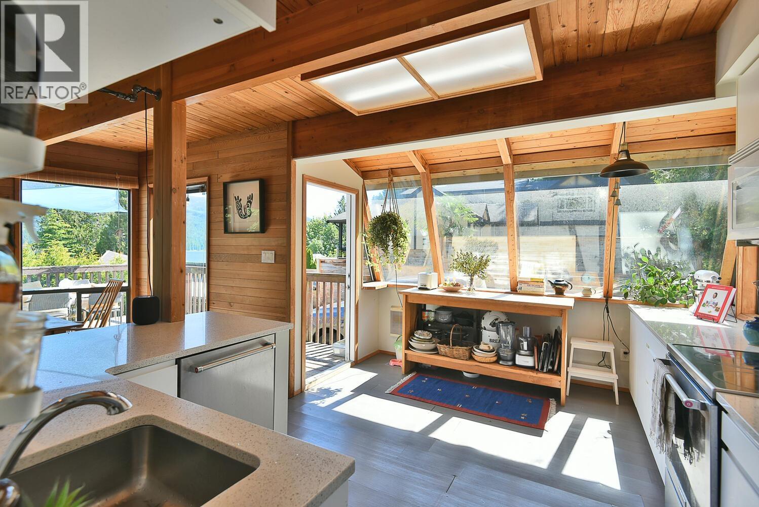 6318 N GALE AVENUE, Sechelt