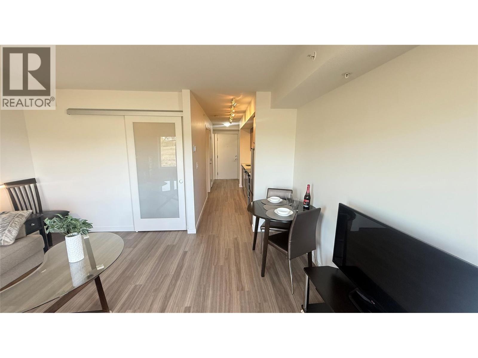 PH7 883 Academy Way, Kelowna