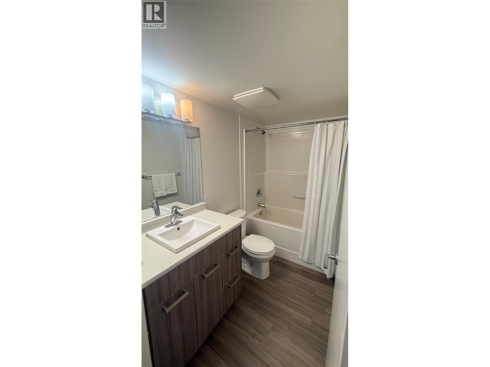 PH7 883 Academy Way, Kelowna