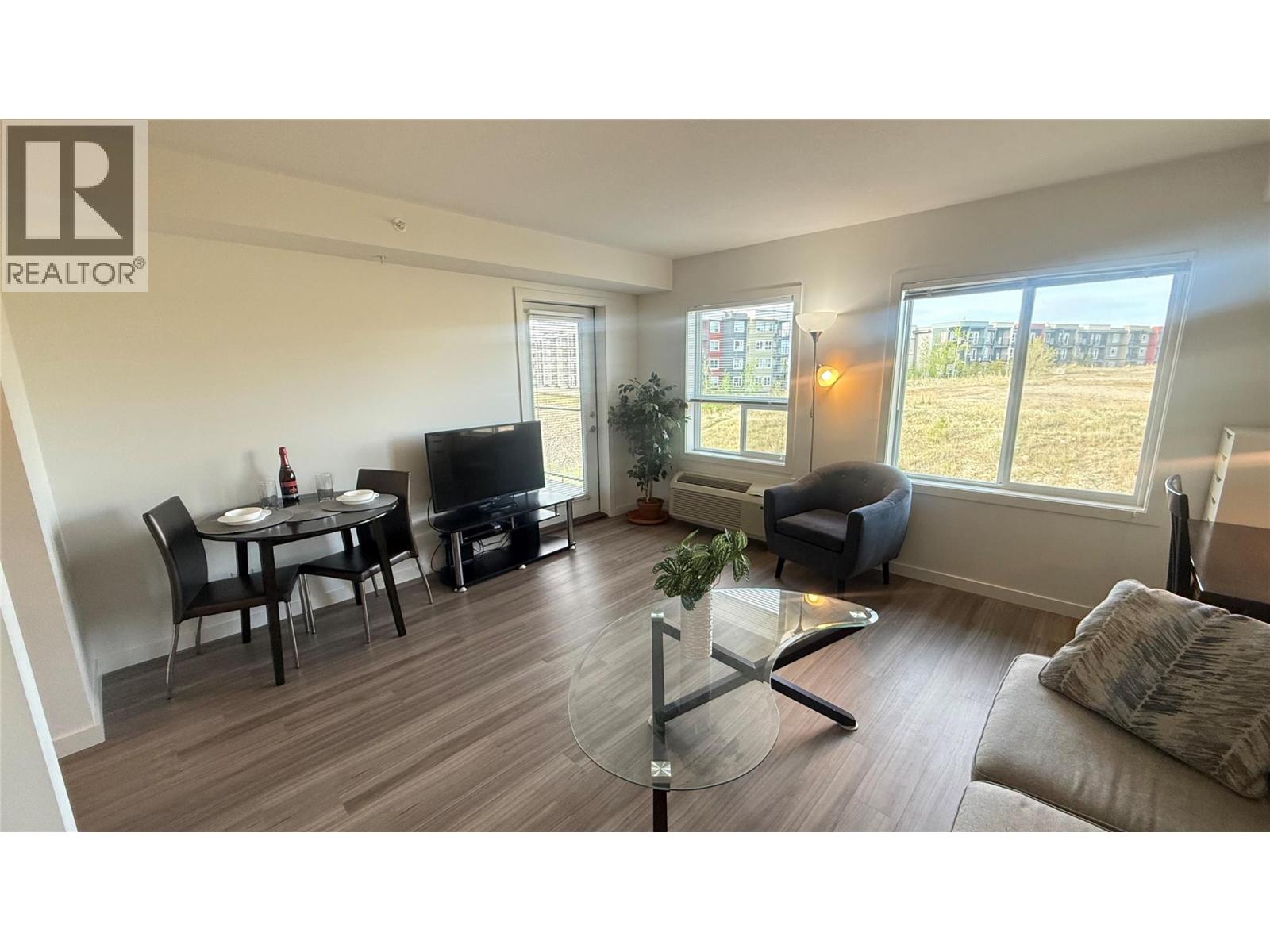 PH7 883 Academy Way, Kelowna