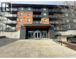 PH7 883 Academy Way, Kelowna