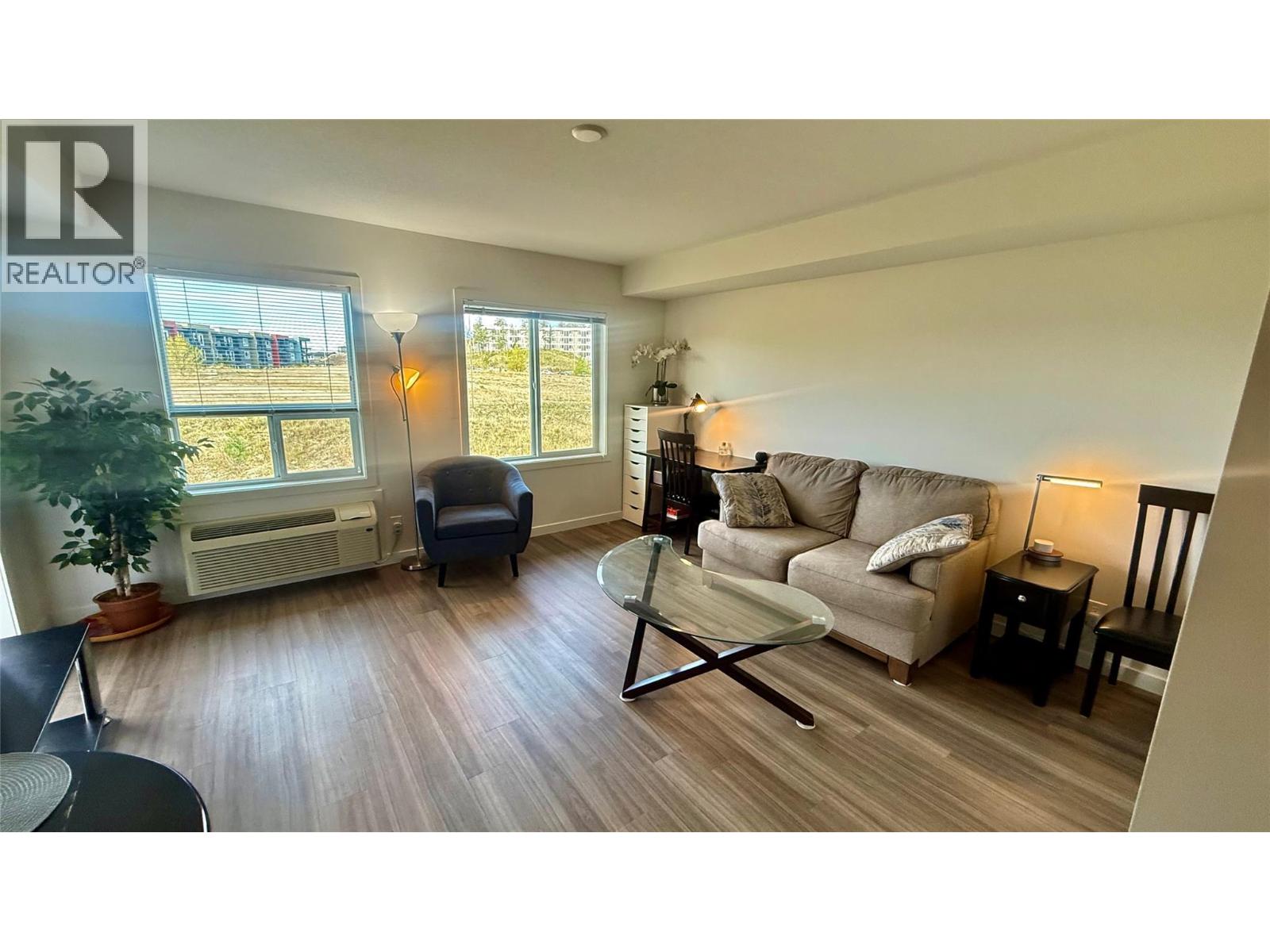 PH7 883 Academy Way, Kelowna