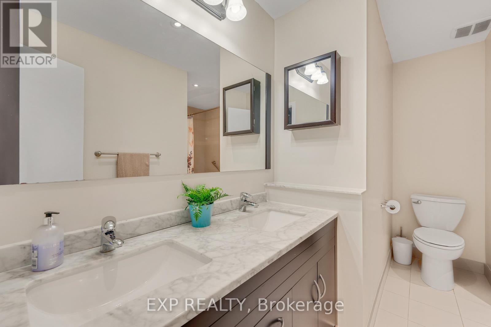 #31 750 BURNHAMTHORPE ROAD E - 17