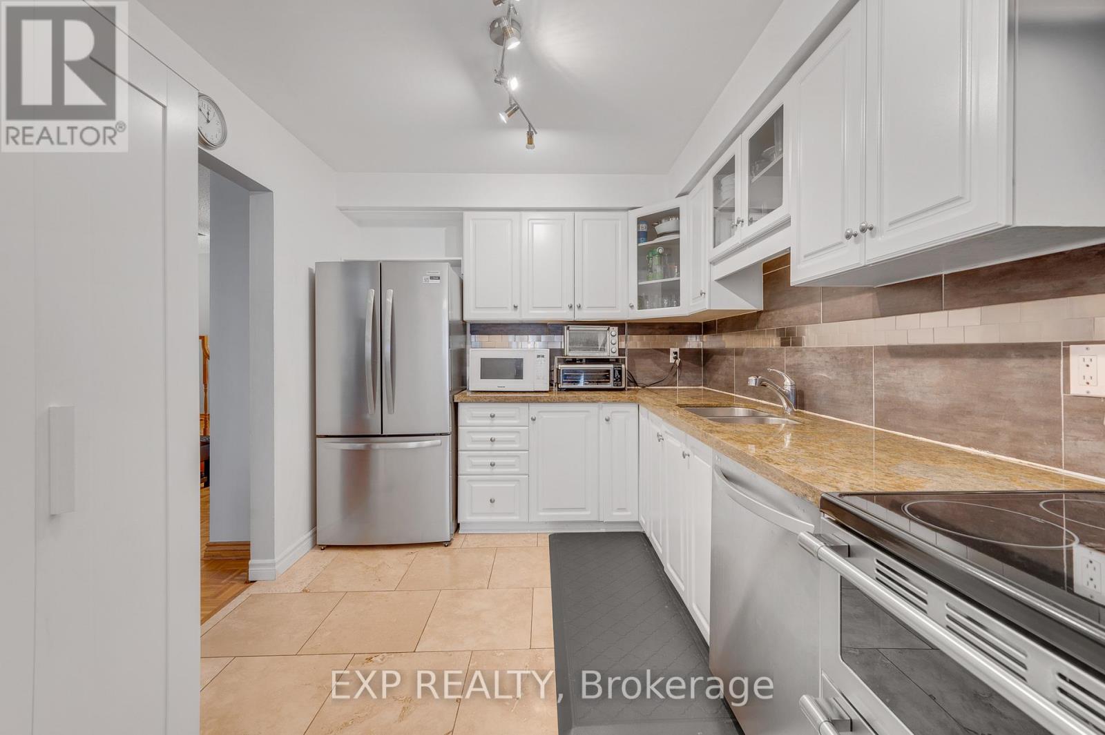 #31 750 BURNHAMTHORPE ROAD E - 10